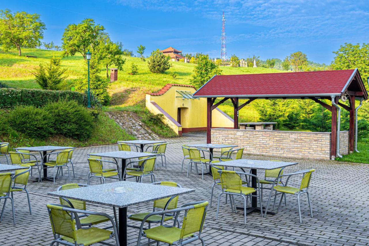 Fried Kastely Hotel Simontornya Exterior foto