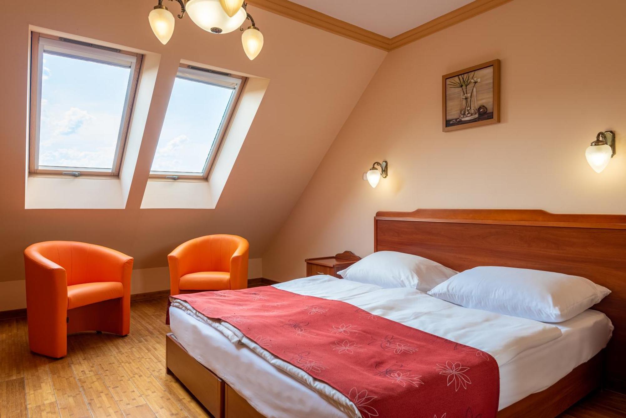Fried Kastely Hotel Simontornya Exterior foto