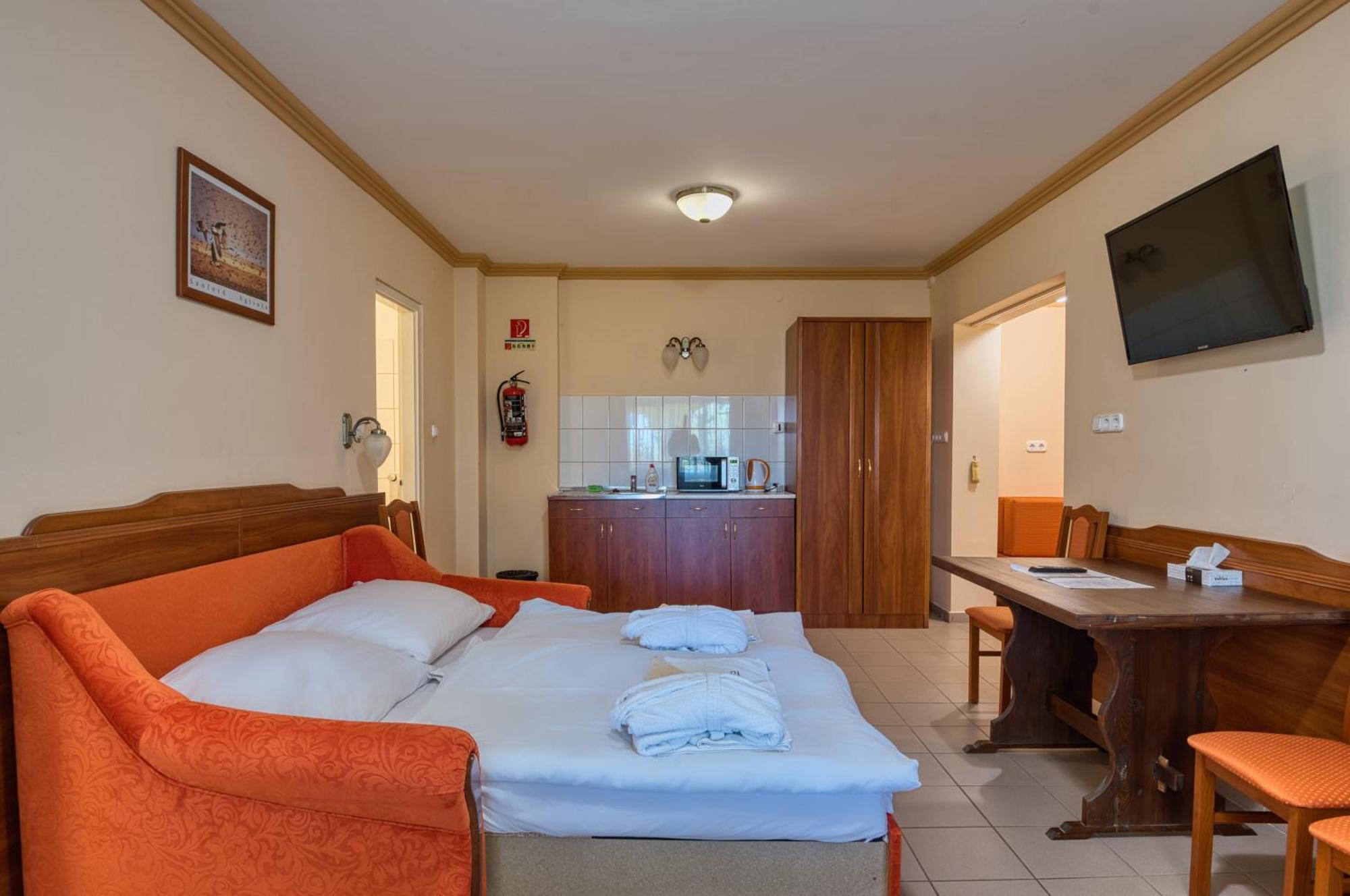 Fried Kastely Hotel Simontornya Cameră foto