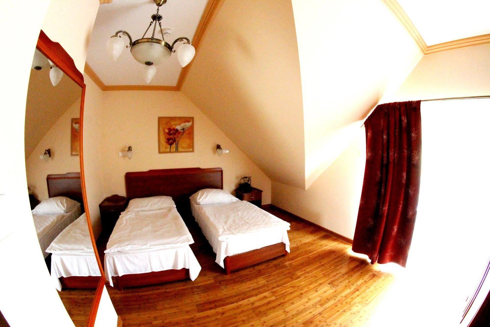 Fried Kastely Hotel Simontornya Exterior foto